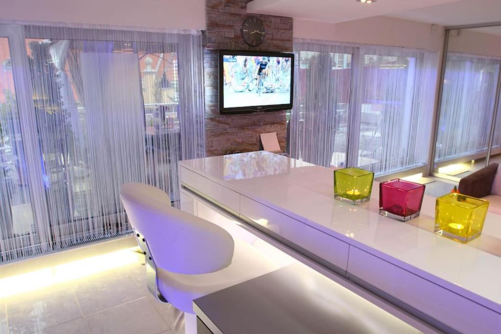 Nice Life - Luxury Apartment In The Old Town. Братислава Экстерьер фото